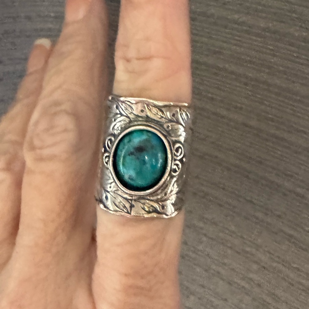 Turquoiseise and Sterling silver ring